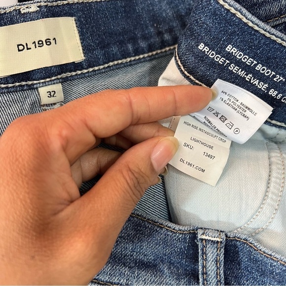 DL1961 medium wash cropped jeans semi-flared leg comfy denim bootcut relaxed fit - Picture 5 of 14
